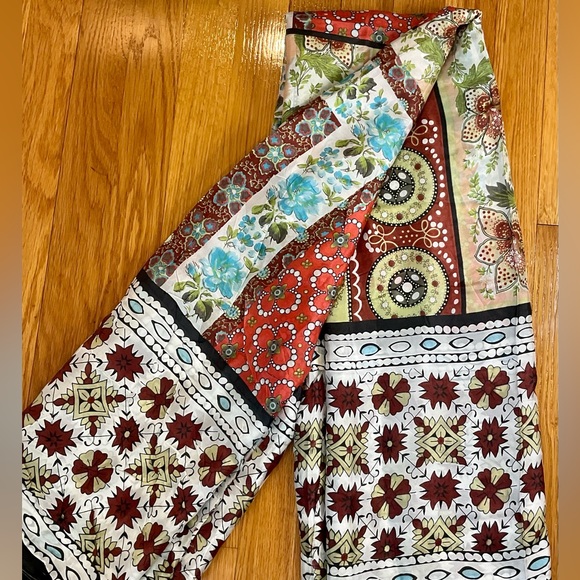 Printed geometric silk blend material total of 5  Yards Width 52 Inches - Picture 7 of 9